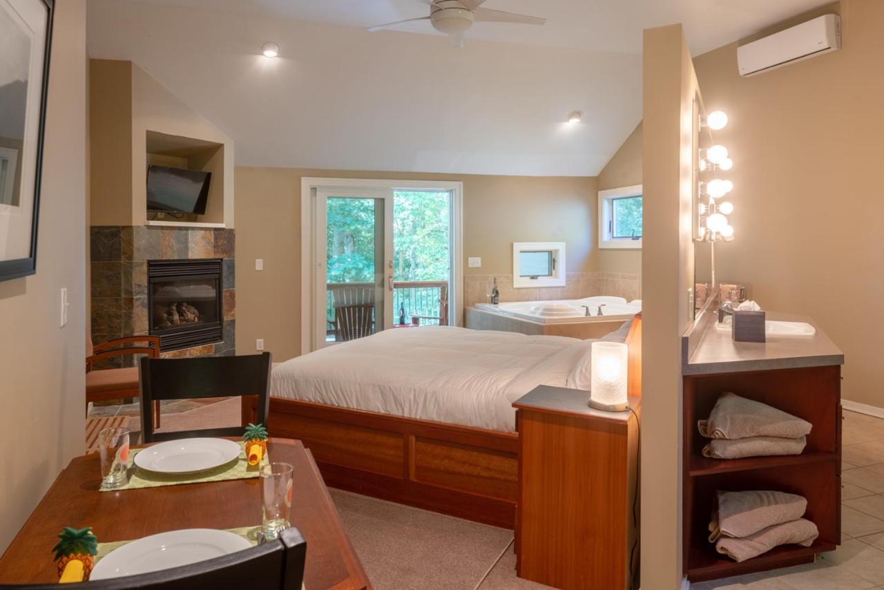 Pigeon Creek Inn - Adults Only Holland Exterior photo