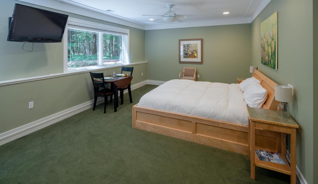 Pigeon Creek Inn - Adults Only Holland Exterior photo