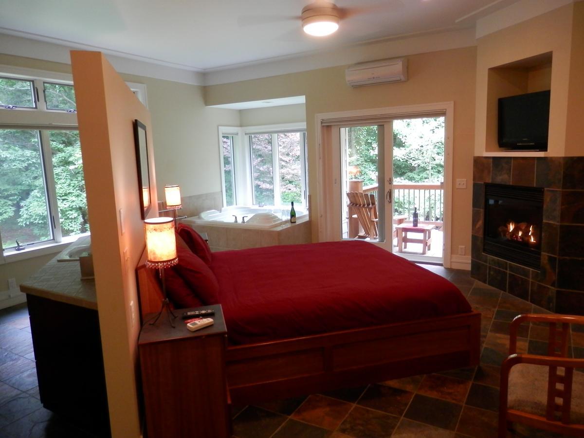 Pigeon Creek Inn - Adults Only Holland Exterior photo